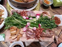 -合合春饼·酱骨·东北菜(潘家园店)