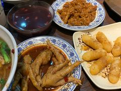 -爆炸头阿姨小四川正宗川味小吃(无任何分店)