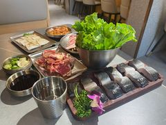 -围炉肉舍•炭烤活鳗•丹东海鲜烤肉(步行街店)