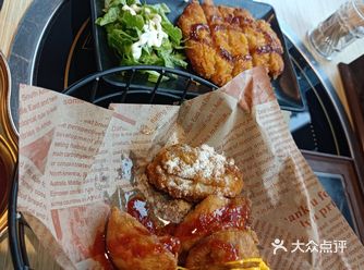 公司附近也经常来这家店，店员都挺热情的上餐速度很快中