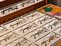 -LOOK眼镜·蔡司依视路配镜(宝山万达店)