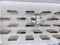 -翰佐蔡司小乐圆·依视路星趣控·暴龙眼镜折扣店