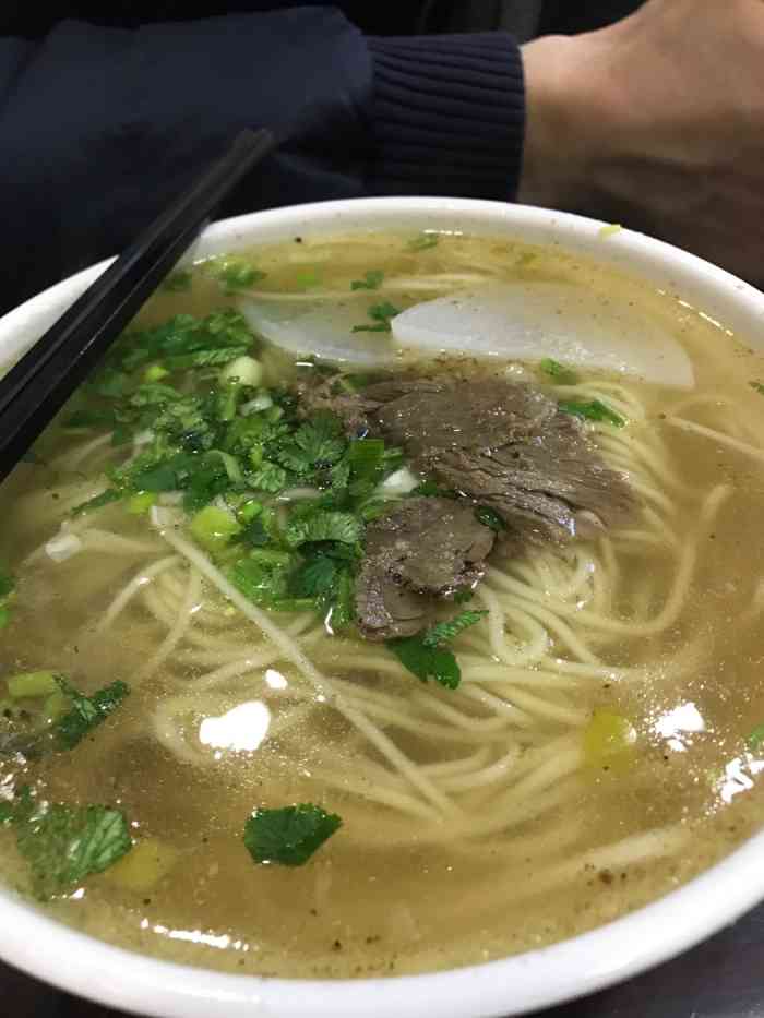 伊兰牛肉面-"清真店,除了牛肉面和各种盖面,还有炒饭和.