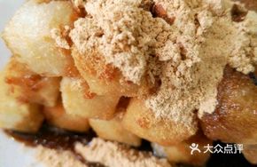 Cold-Mixed Black Fungus with Brown Sugar Glutinous Rice Cake