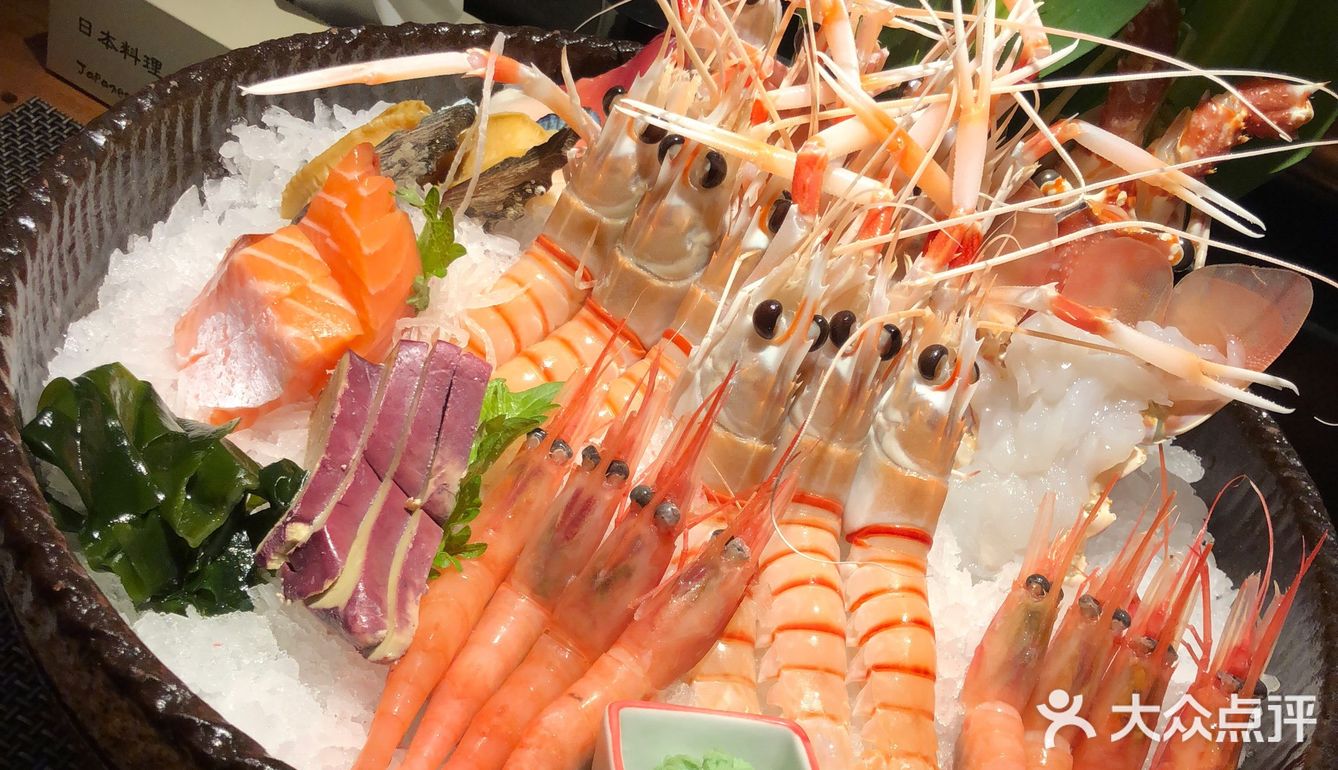 毕竟现在自助餐也竞争的激烈 涨价的涨价 也算拔草过了