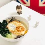 奶白色的鲫鱼汤，再加一颗鸡蛋就能实现。