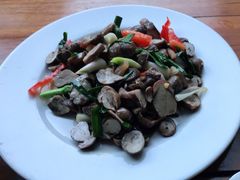 腊肉炒牛肝菌-翕庐小苑