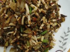 酸菜拌折耳根-榕江牛瘪牛肉火锅