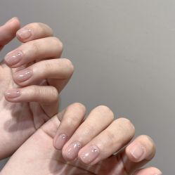 -花岐款式专研健康美甲沙龙