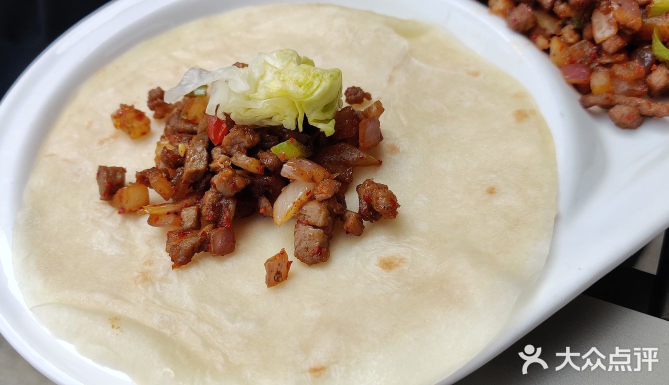 爱新疆菜的一天 | 比斯特购物村里的新疆味道[调皮]