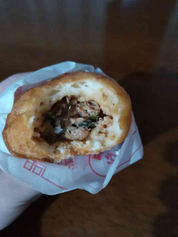 吴记煎包(交通路店)-"昨天刚刚去打卡,买的人很多,一个煎包三块.