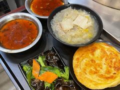 五花肉炖酸菜-欧阳家吊炉饼(九纬路店)