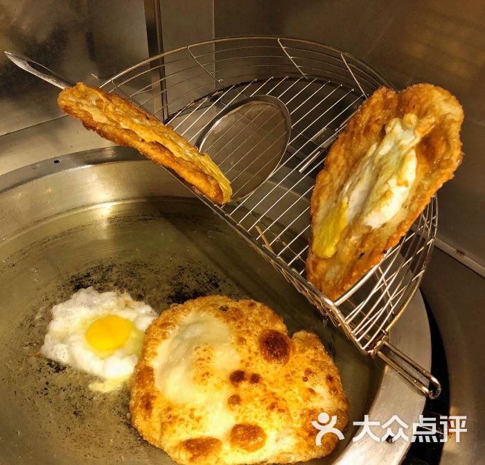 老牌炸蛋葱油饼图片 - 第1张