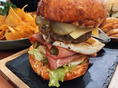 双蛋指椒牛肉汉堡-魏斯理汉堡(西安沣东吾悦店)