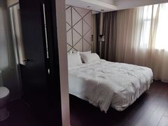 -桔子酒店(上海西藏北路地铁站店)