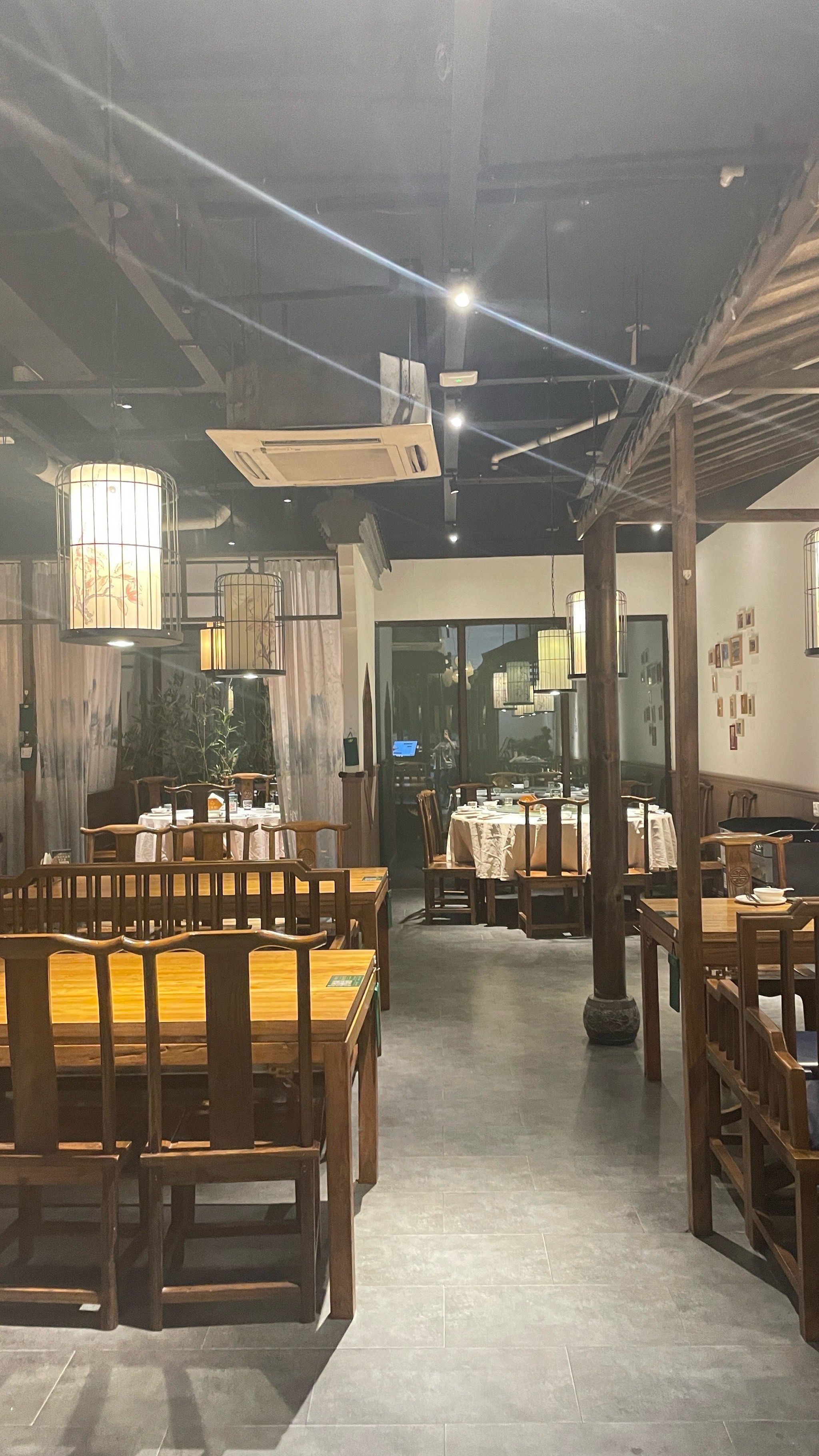 古色古香的餐桌装饰
