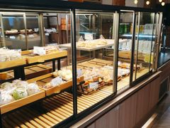 面包甜点陈列柜-顶东面包花园·生日蛋糕(世博店)