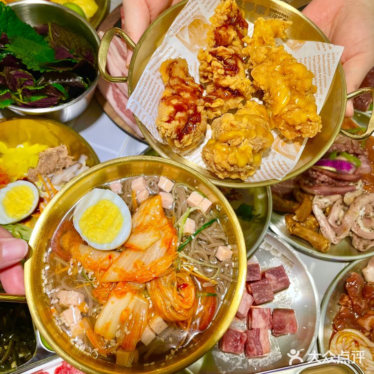 千万别来这家烤肉店 我怕吃完走不动了
