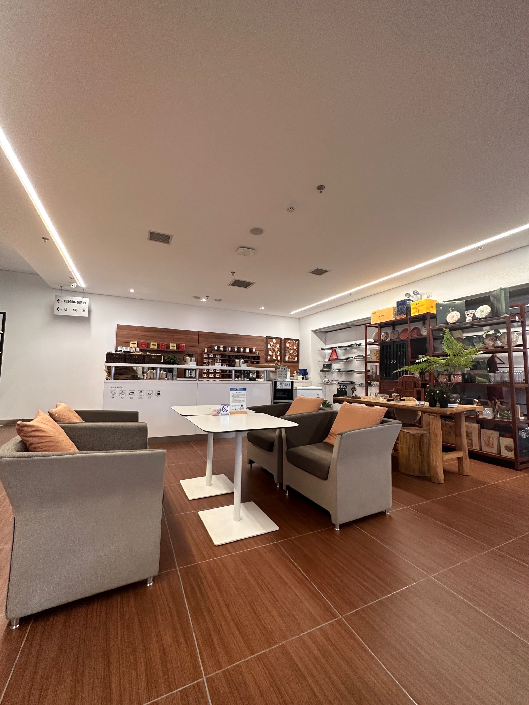 工作人员沟通\n让他们知道你想保养的点 让他们推荐\n客人休息区就