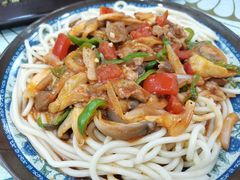 蘑菇牛柳盖面-南师大仙林校区东区食堂