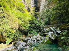 -龙水峡地缝景区