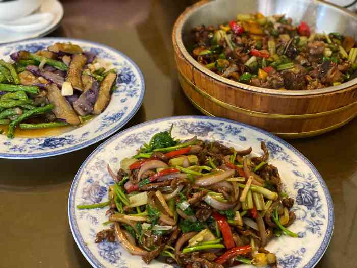 农家大碗菜(青春西路店)-"鸡爪是真的好吃!我还打包了一份晚上.