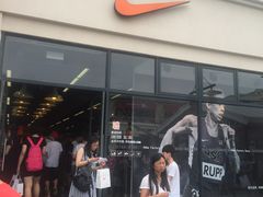 -NIKE上海青浦换季优惠店