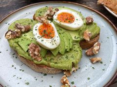 牛油果煮蛋吐司-RAC BAR(安福路店)