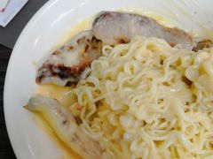 猪颈肉芝士捞公仔面-新记餐厅(香槟大厦店)