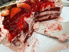 草莓红丝绒奶油蛋糕-大连铂尔曼酒店-铂尔曼美食廊 Pullman Deli