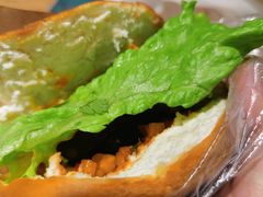 黄金豆腐夹馍-自黑豆夫·臭豆腐夹馍(四海唐人街店)