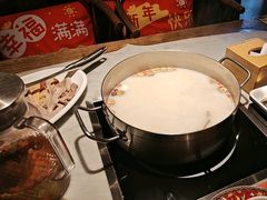 -尚尚仙·酸汤猪手·猪肚鸡火锅(华联万柳购物中心店)