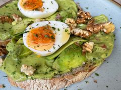 牛油果煮蛋吐司-RAC BAR(安福路店)