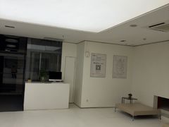 -卡罗酒店(东门晒布地铁站店)