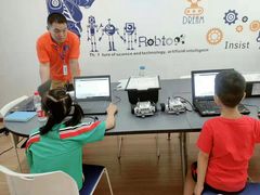 -蓝精灵创客少儿编程(百步亭中心)