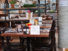 -ROAST coffee & eatery