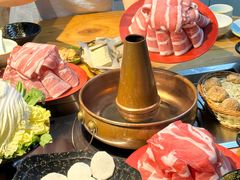 -洞庭洲·防空洞火锅·烧烤·铜锅涮肉(新百广场店)