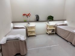 -苗方清颜专业祛痘·皮肤管理