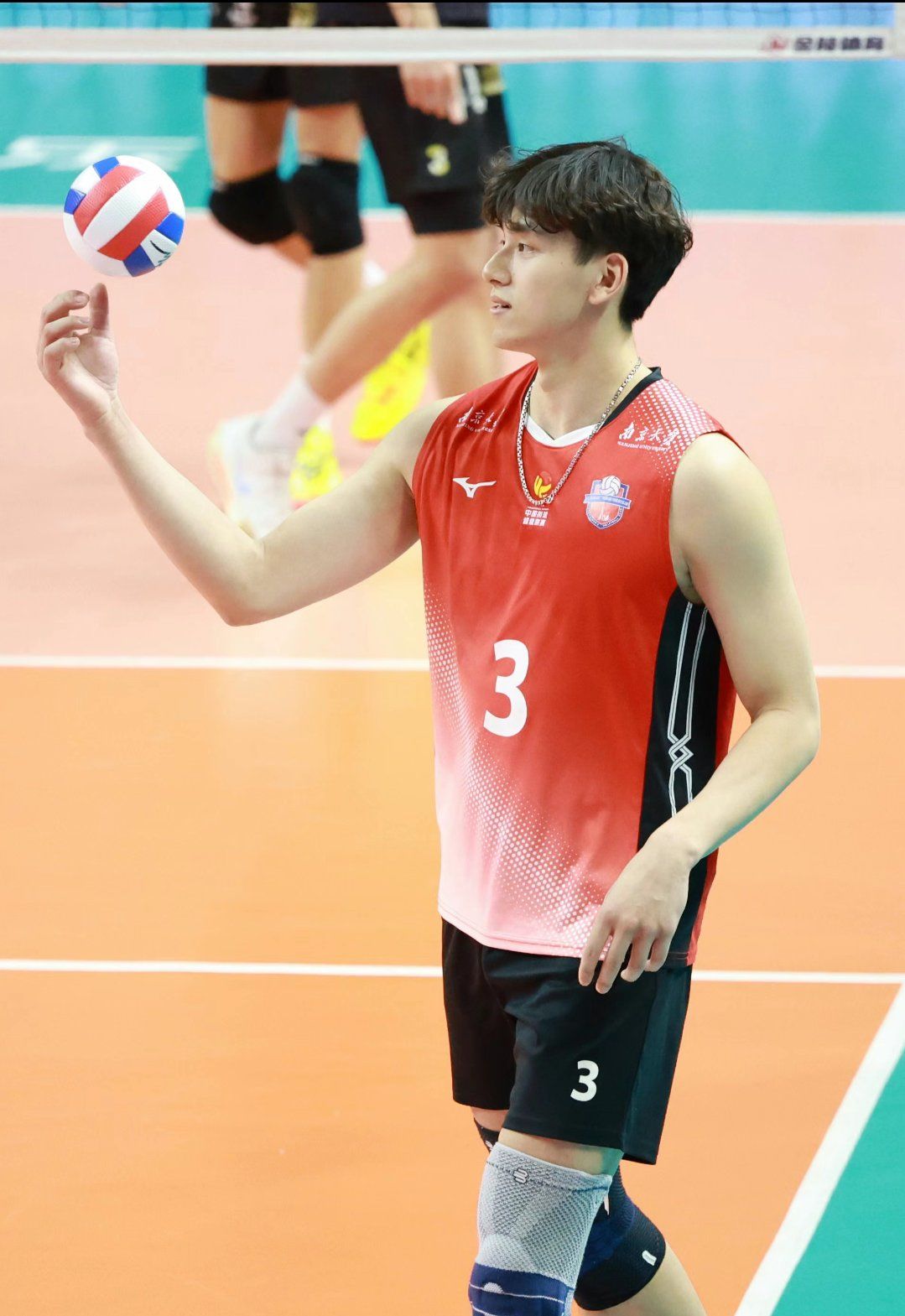 江苏男排新星!跳发球超帅!