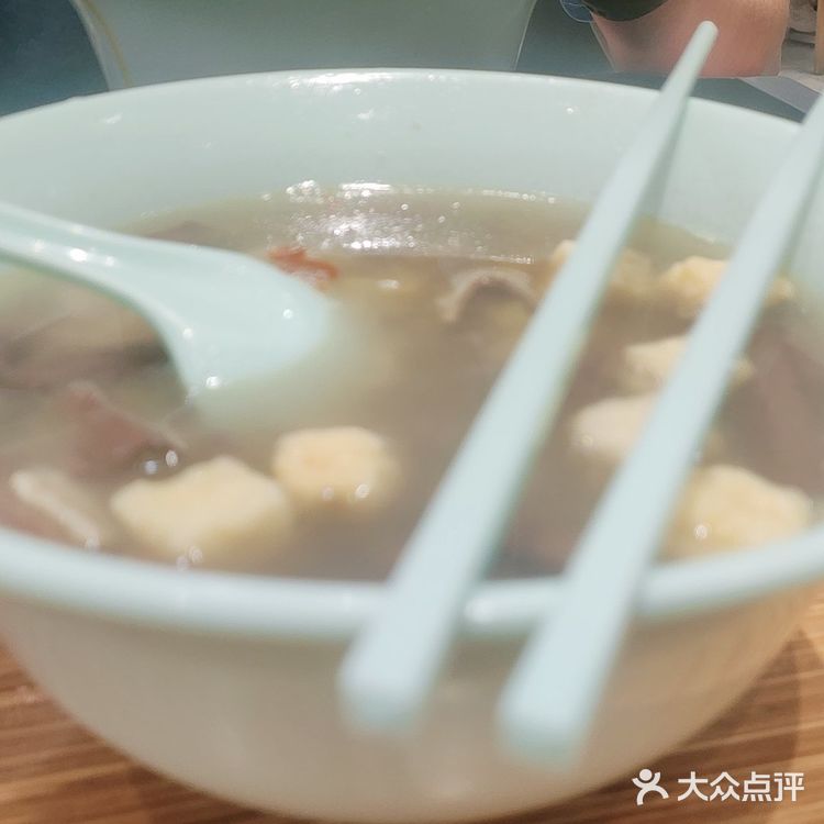 尽显金陵风味的独特魅力。鸭血粉丝