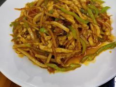 鱼香鸡丝-人民公社铁锅炖·东北菜(卫国道店)