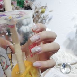 -花岐款式专研健康美甲沙龙