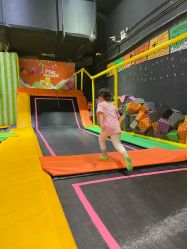 -蹦蹦跳跳(新奥购物中心店)