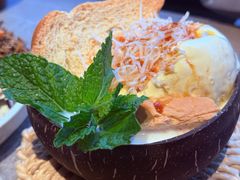 -饱嗝·小炒云南菜·见手青乌鸡汤锅(来凤街国创园店)