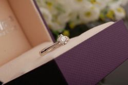 这次买的戒指-威德钻石-克拉钻大本营(南京东路店)