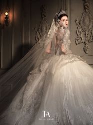-拉瑞娜LaReine婚纱礼服高级定制