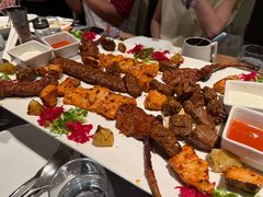 碎牛肉饼烤肉拼盘-Efes Turkish & Mediterranean Cuisine 艾菲斯餐厅(陆家嘴店)