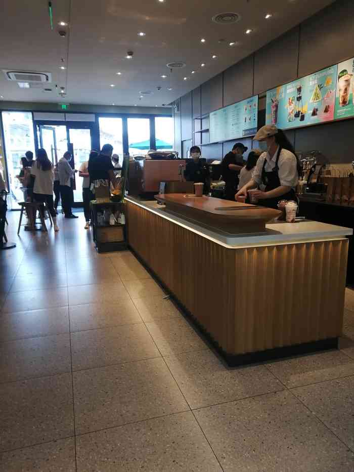 星巴克(合肥百盛逍遥广场店)-"步行街上的一家星巴克.