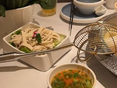 -左庭右院鲜牛肉火锅(金山万达店)