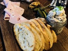-ROAST coffee & eatery